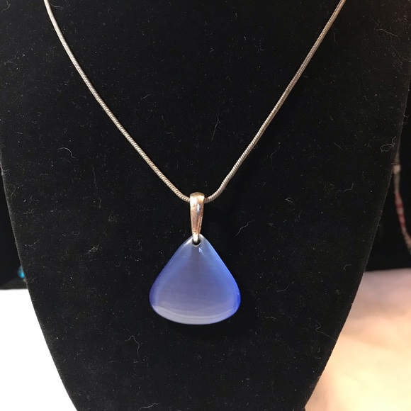 Glowing blue triangle pendant necklace - Picture 1 of 2